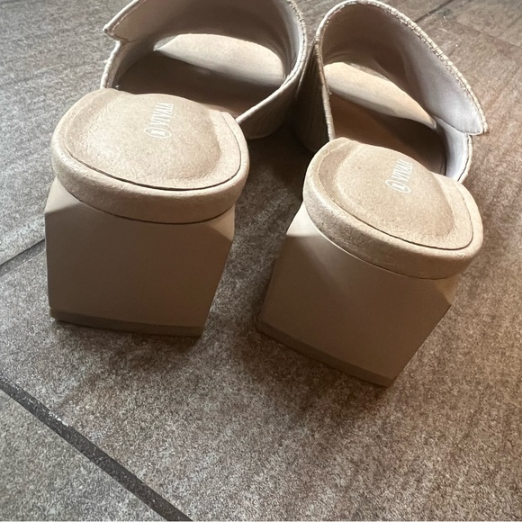 Square-Toe Slides - Picture 8 of 9